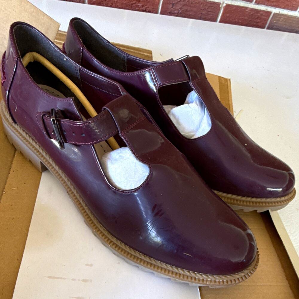 Clarks Women’s Burgundy Patent Leather Mary Jane Flats Round Toe Buckle US 9